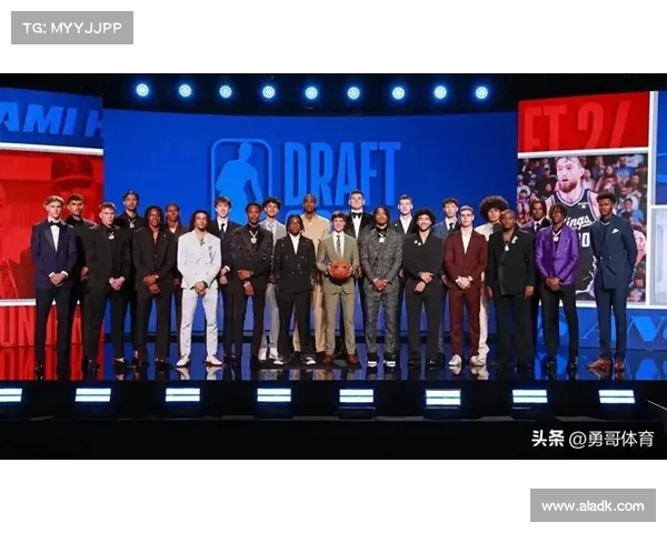 NBA赛季精彩回顾：超级巨星对决与新秀崛起的激烈角逐