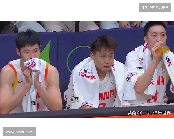 中国男篮险胜5分球迷热情助威 赵睿期待年轻球员担当主力 中国男篮险胜5分球迷热情助威 赵睿期待年轻球员担当主力